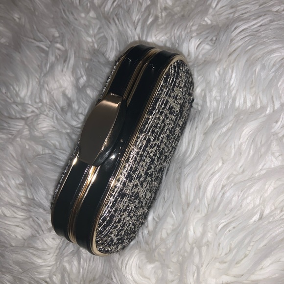 Black & silver Express Clutch with gold trimming - Picture 4 of 8